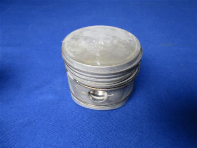 Kolben 72.5 R67,67/2,67/3 orig "Mahle" 5 Ringe komplett mit Bolzen und Ringe Altbestand lieferbar nur 1 Stück