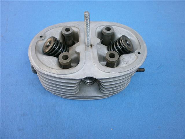 Zylinderkopf R25/3 überholt einbauferitg 
- neue Ventile
- neue Ventilführungen
ggf. Auspuffgewinde repariert, Sitze bleifrei, Kopf geplant,Zündkerzengewinde repariert
