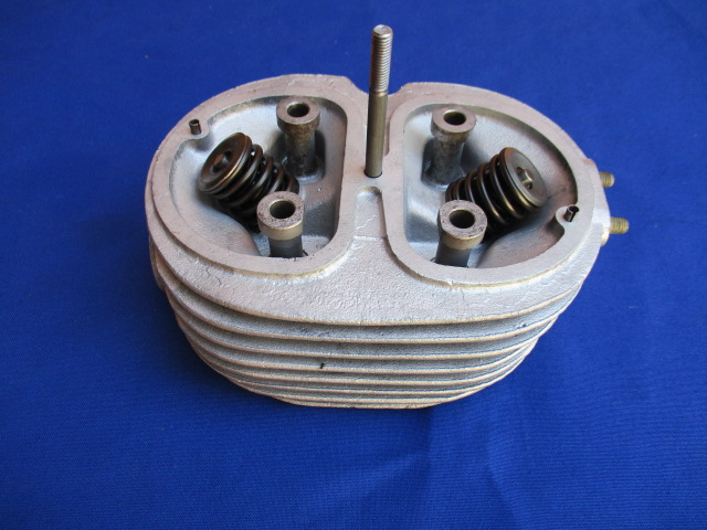 Zylinderkopf R27 
Zylinderkopf R27 überholt einbauferitg
- neue Ventile
- neue Ventilführungen
ggf. Auspuffgewinde repariert