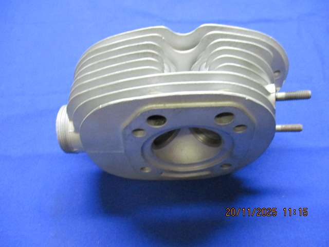 Zylinderkopf R51/3,67,67/2,67/3,50,50/2,60,60/2 rechts  gebraucht guter Zustand zum Überholen ohne Ventile und Führungen
