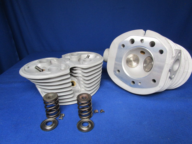 Zylinderkopf R68,69,69S Paar, überholt, neue Führungen, neue Ventile, neue Federn, Keile, Federteller