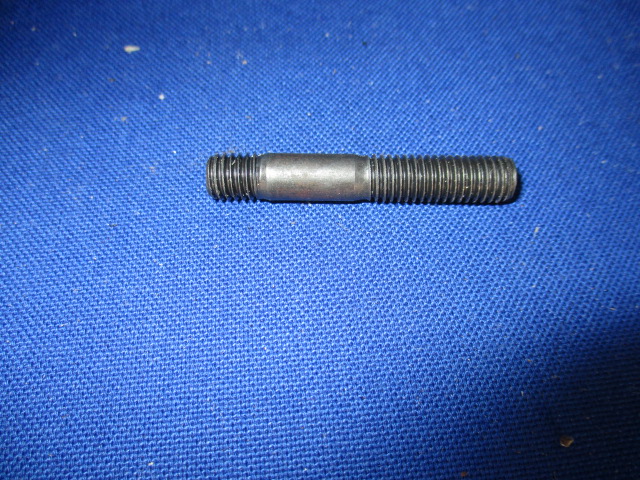 Stiftschraube Ventildeckel R51/3,67,67/2,67/3,50,50/2,60,60/2,50S mittig