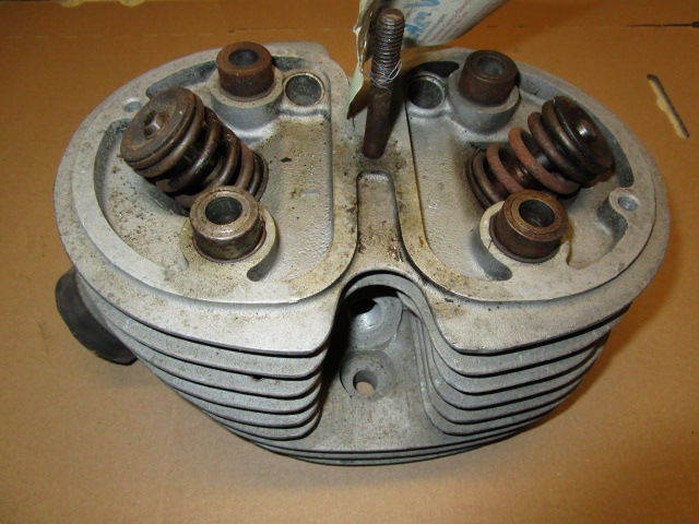 Zylinderkopf 75/5/6 links komplett gebraucht guter Zustand
