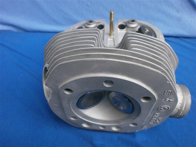 Zylinderkopf 100RS,S,RT links überholt 40er  09/80
- glasgestrahlt
-Ventilführungen neu
- Ventile, Feder, neu
- Sitze