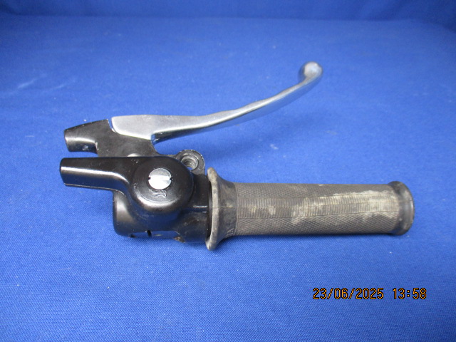 Gasgriff R50/2,60/2,50S,69S letzte Ausführung (auch passend für R50,60,69) gebraucht
- Gasgriffzugkette und Griffrohr mit Gummi neu
