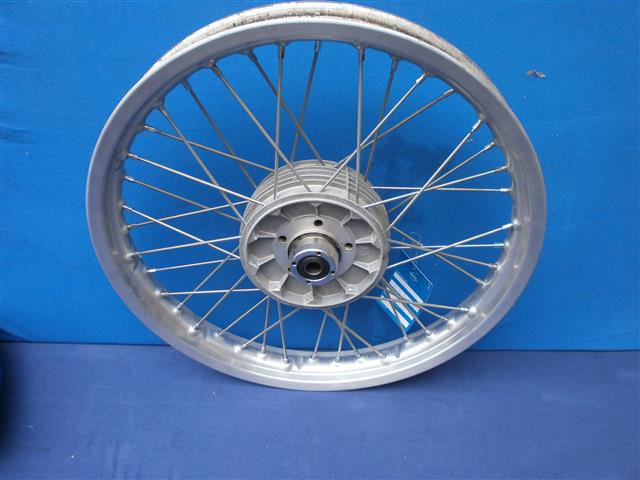 Speichenrad vorn ab 09/74 -09/80 mit 17mm Achse neu aufgebaut (nicht passend für R45,65)
- neue Speichen
- neue Felgen