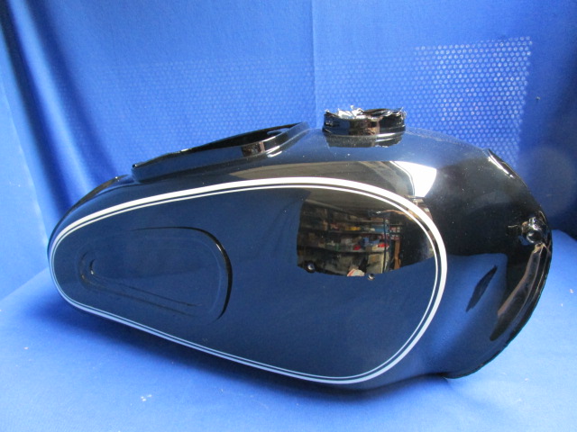 Tank R26/27 neu lackiert, handliniert, top Zustand