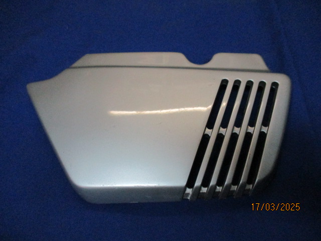 Batteriebadeckung rechts silberbeige R45,65 gebraucht guter Zustand