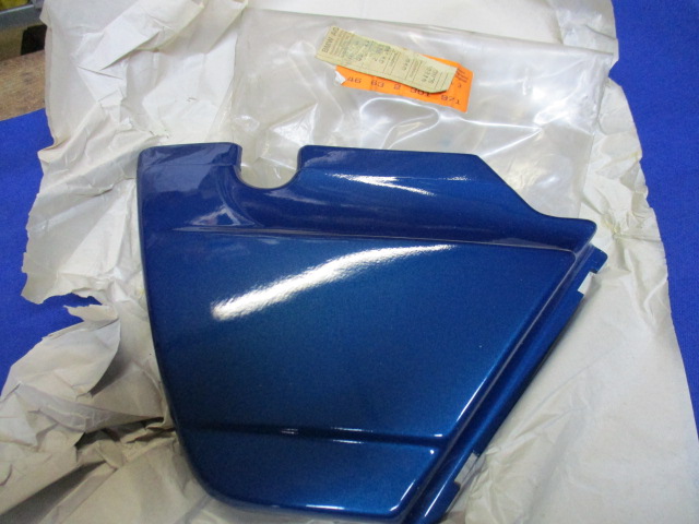 Batterieabdeckung links alaskablau 100RS NOS