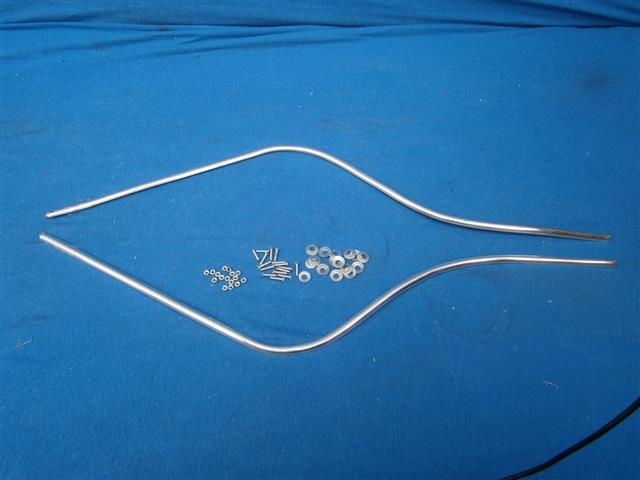 Aluzierleistensatz mit Schräubchen alle Modelle von 1950-1969 2x650mm
Vor Kauf, bitte prüfen Sie die Länge Ihrer Zierleisten. Verschiedene Längen möglich 
