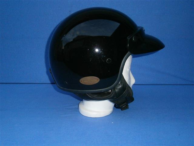 Helm Classic Edition schwarz Größe L
- Limitierte Stückzahl
- Made aus Fiberglas
- Innenausfütterug in Leder
- Ledernackenteil herausnehmbar